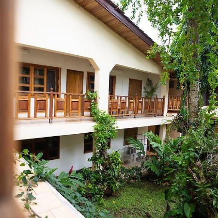 Esther'S Hotel Άκρα Εξωτερικό φωτογραφία