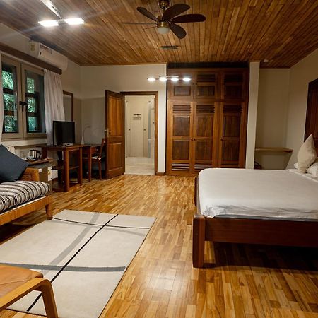 Esther'S Hotel Άκρα Εξωτερικό φωτογραφία