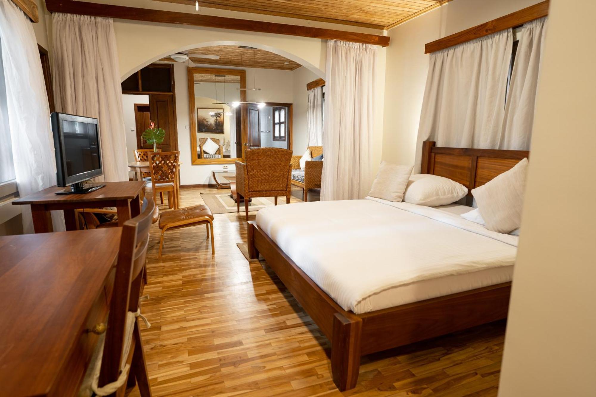 Esther'S Hotel Άκρα Εξωτερικό φωτογραφία
