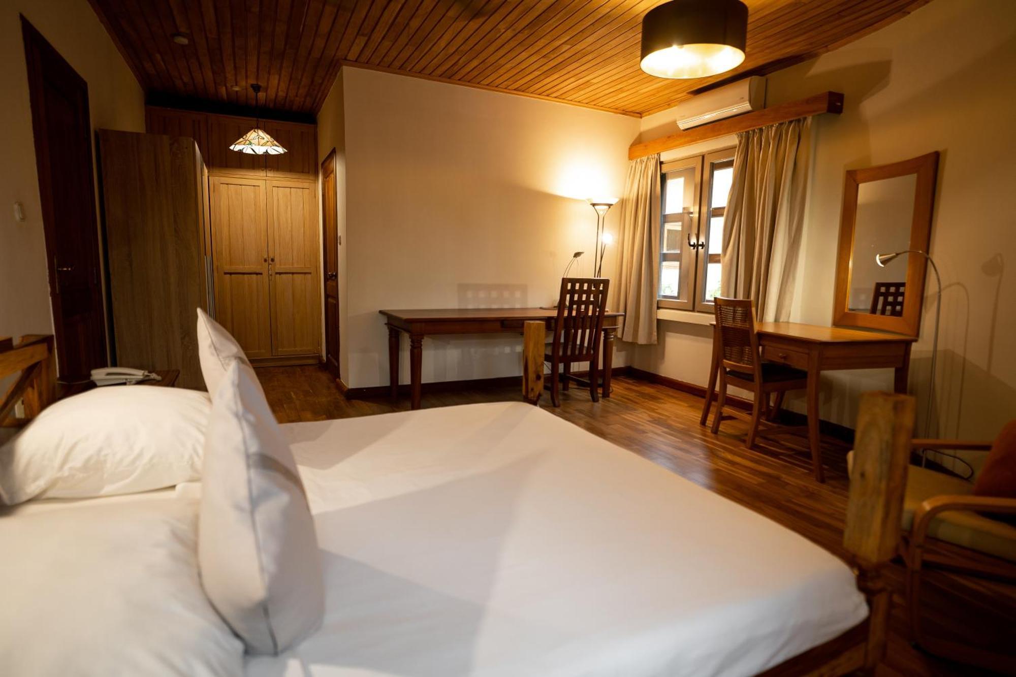 Esther'S Hotel Άκρα Εξωτερικό φωτογραφία