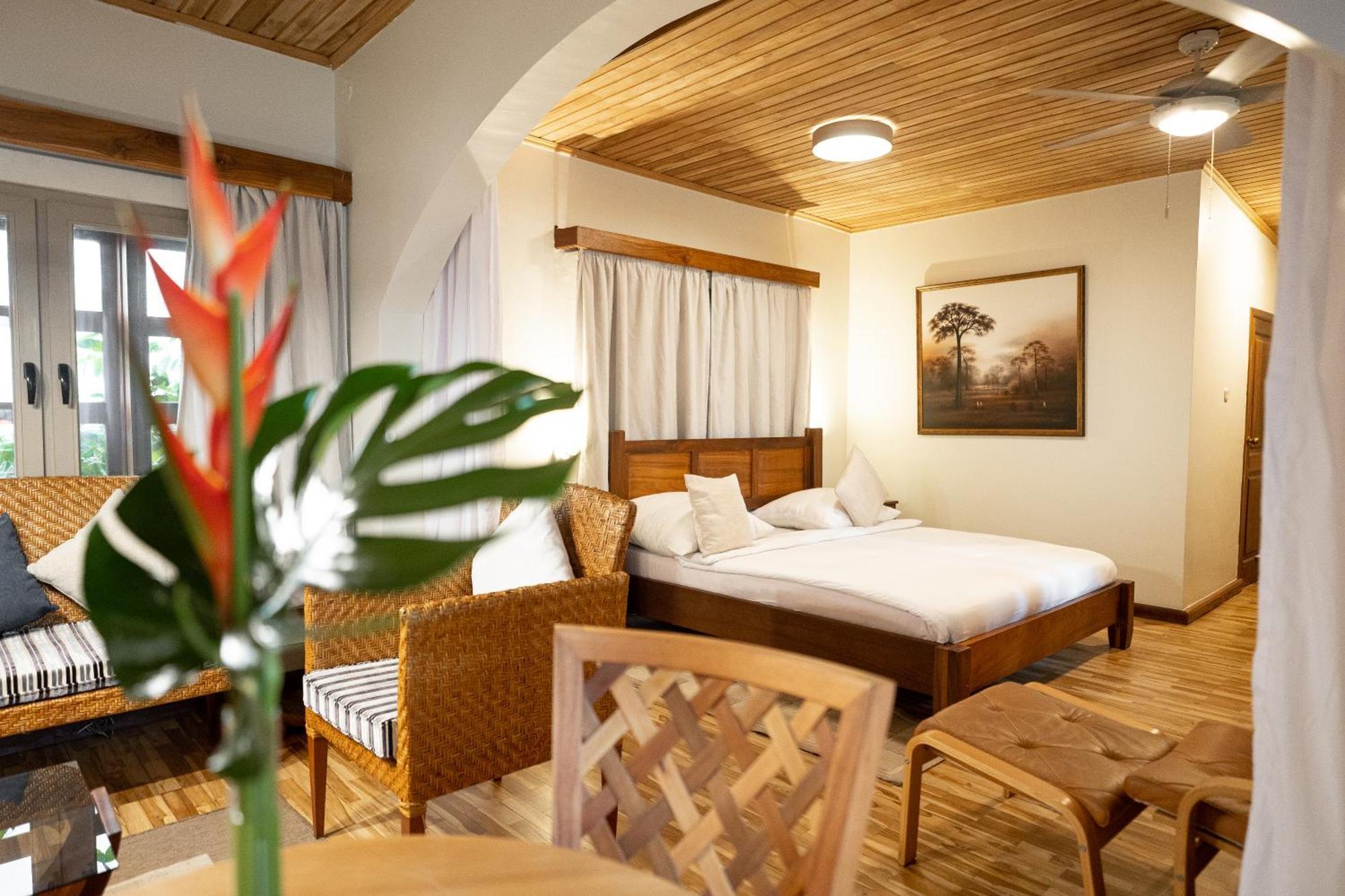 Esther'S Hotel Άκρα Εξωτερικό φωτογραφία