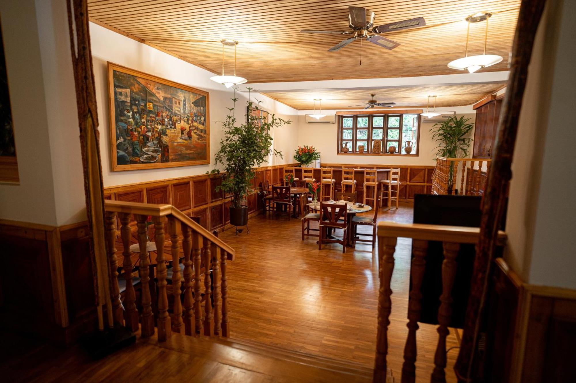 Esther'S Hotel Άκρα Εξωτερικό φωτογραφία