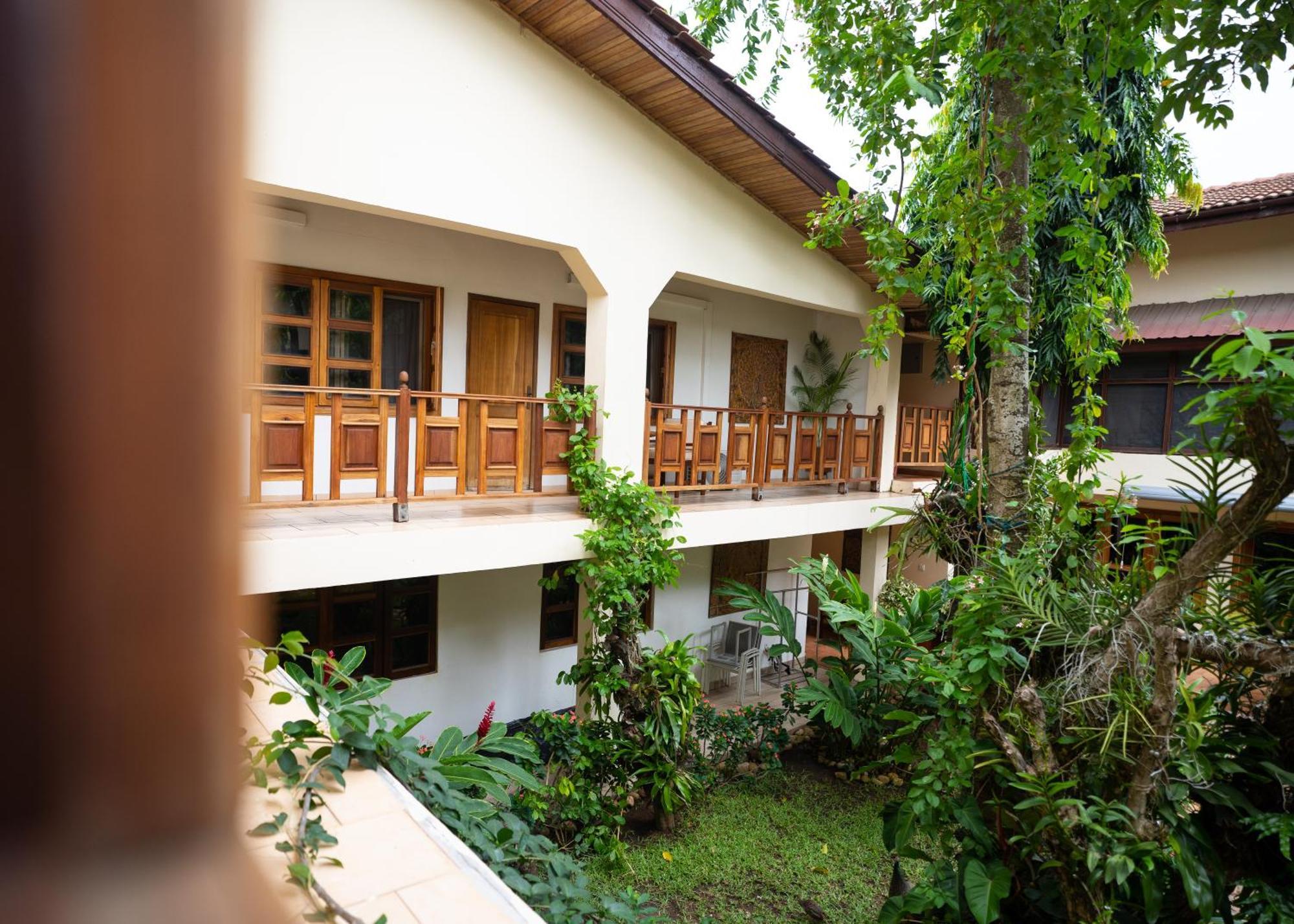 Esther'S Hotel Άκρα Εξωτερικό φωτογραφία